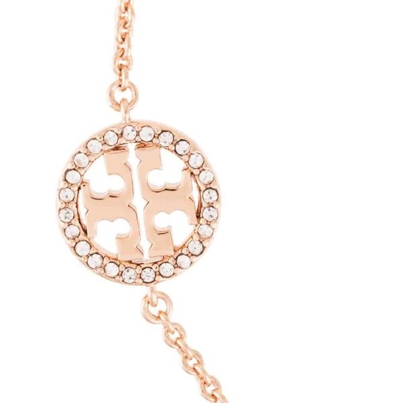 Tory Burch
CRYSTAL PEARL LOGO 18k ROSE GOLD PLATED BRACELET - Picture 4 of 6